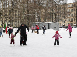 Почему дворовые катки в Челябинске не залиты льдом?